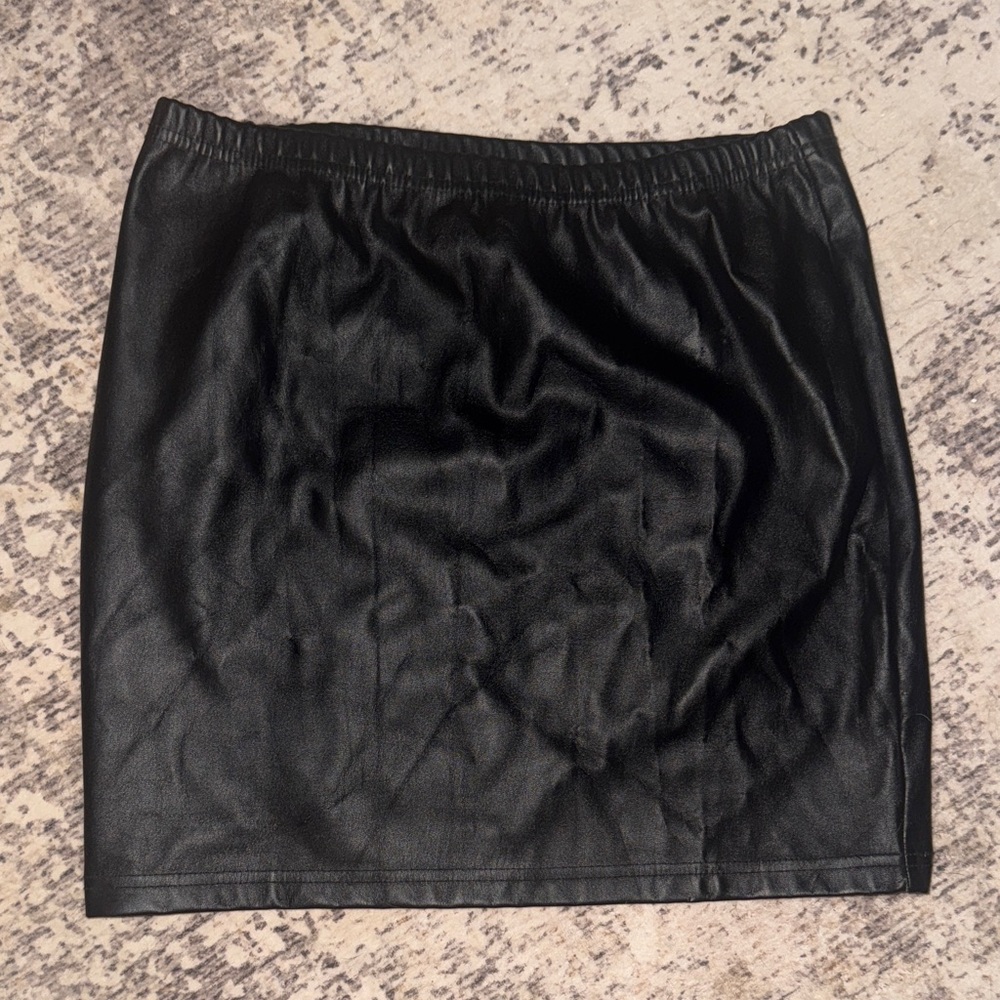 Elegant Faux Leather Black Skirt (6)